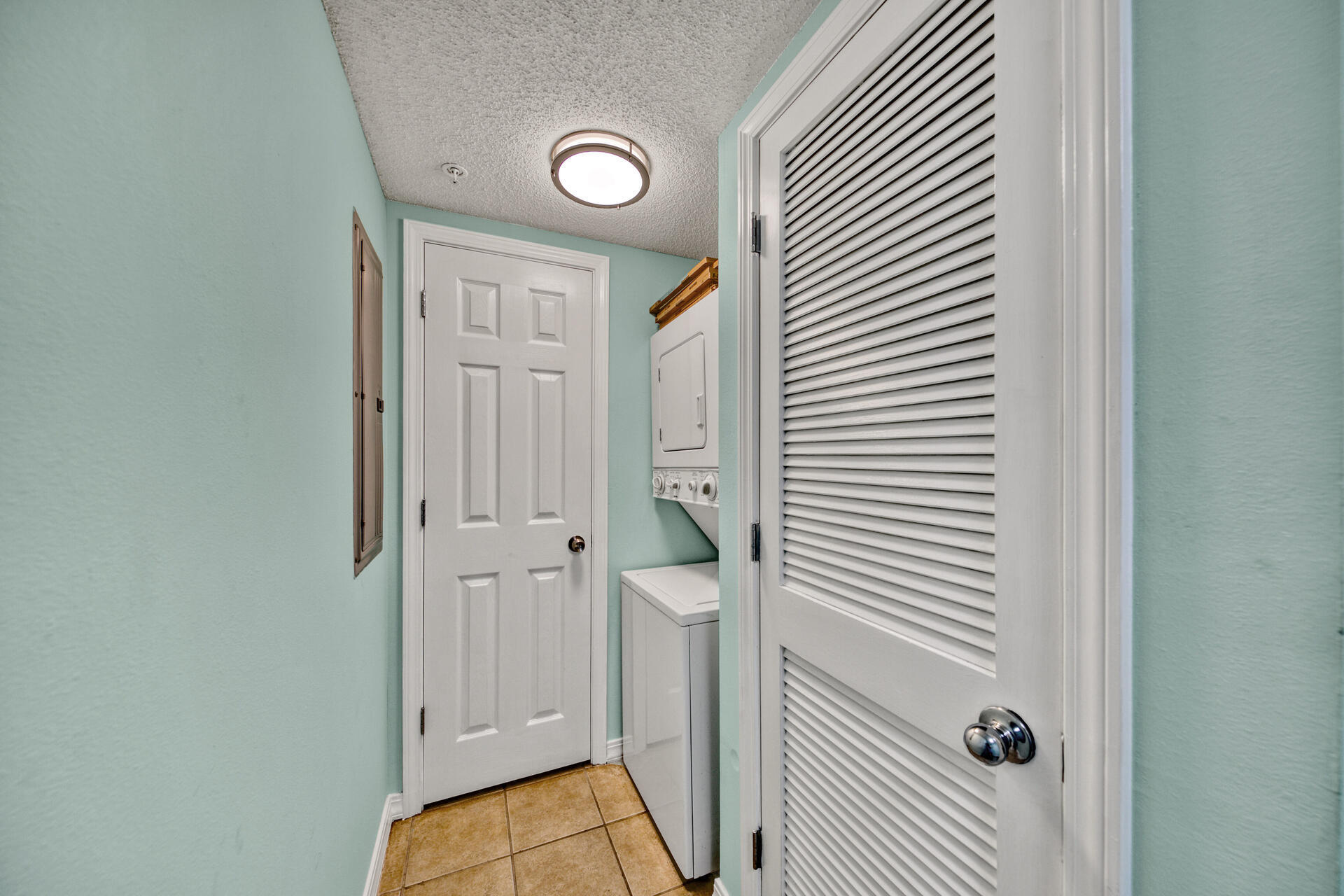 520 Santa Rosa Boulevard, Unit 111 Fort Walton Beach, FL 32548 - Photo 36 of 38 a view of a kitchen from the hallway