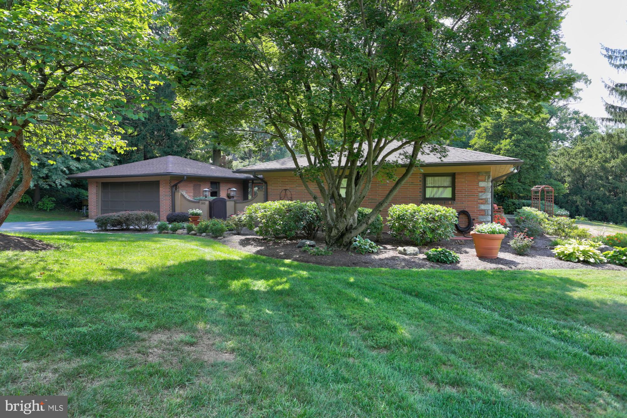 383 Arbor Road Lancaster, PA 17601 - Photo 3 of 32 Gallery Image 3
