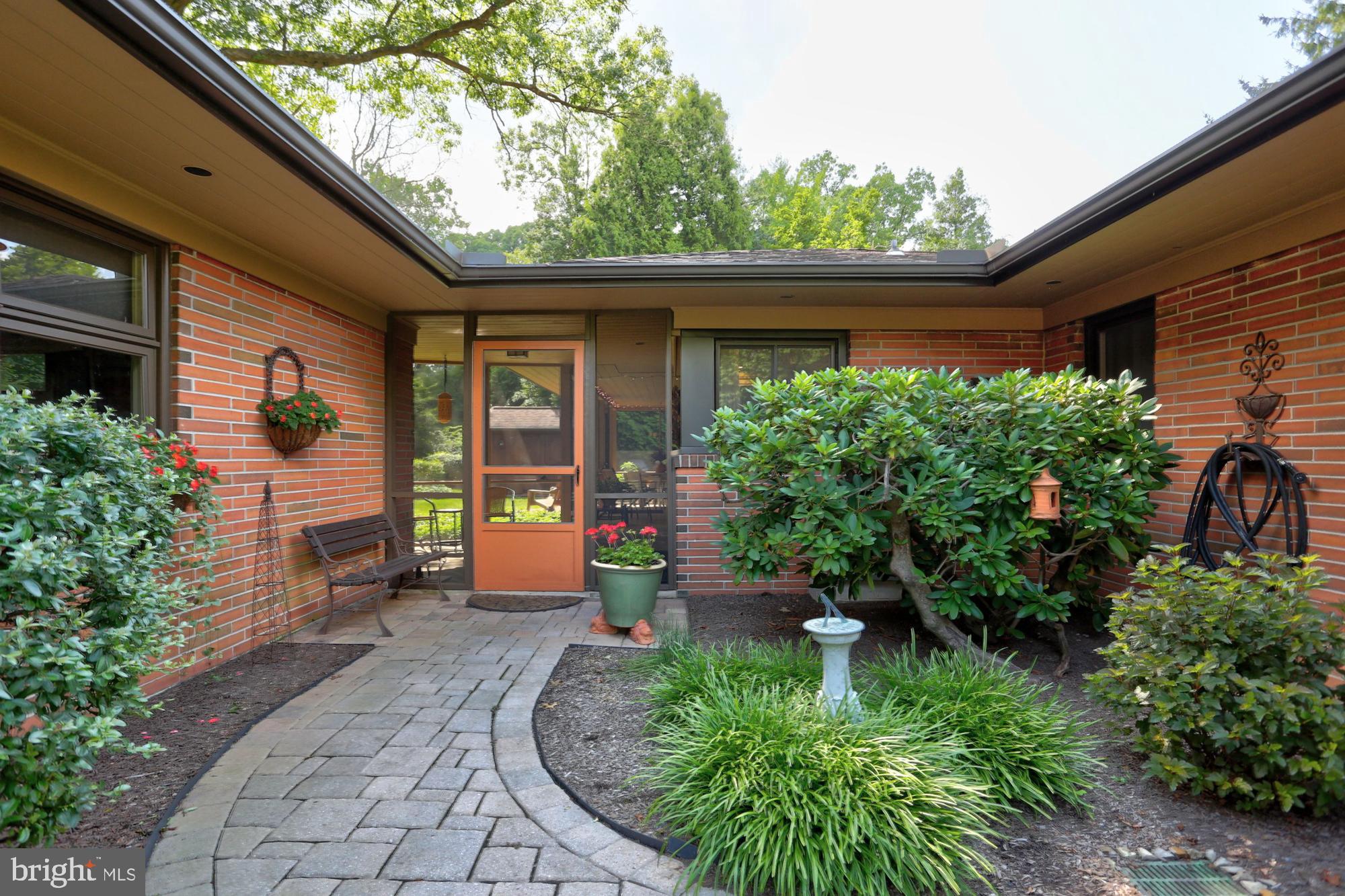 383 Arbor Road Lancaster, PA 17601 - Photo 4 of 32 Gallery Image 4