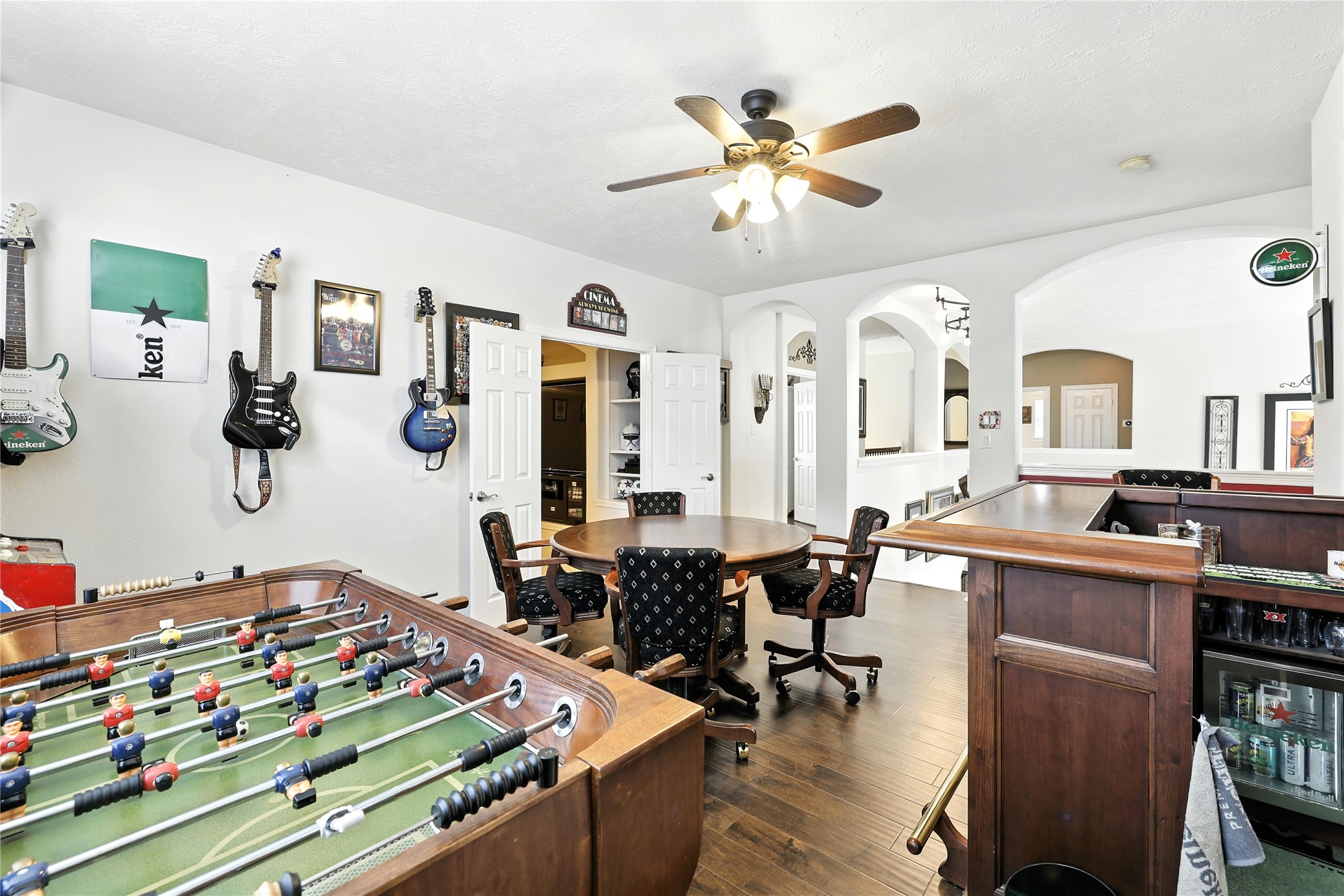 25218 Piney Heights Lane Spring, TX 77389 - Photo 21 of 40 a living room with lots of furniture and kitchen view