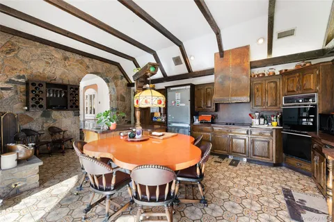 $2,699,000 | 105 Cross Pond Road, Pound Ridge, NY 10576