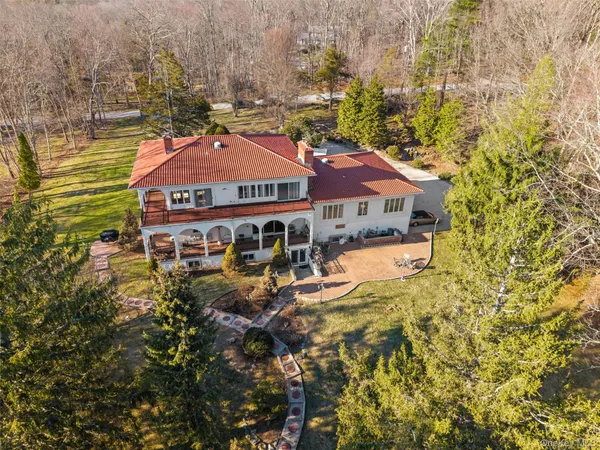 $2,699,000 | 105 Cross Pond Road, Pound Ridge, NY 10576