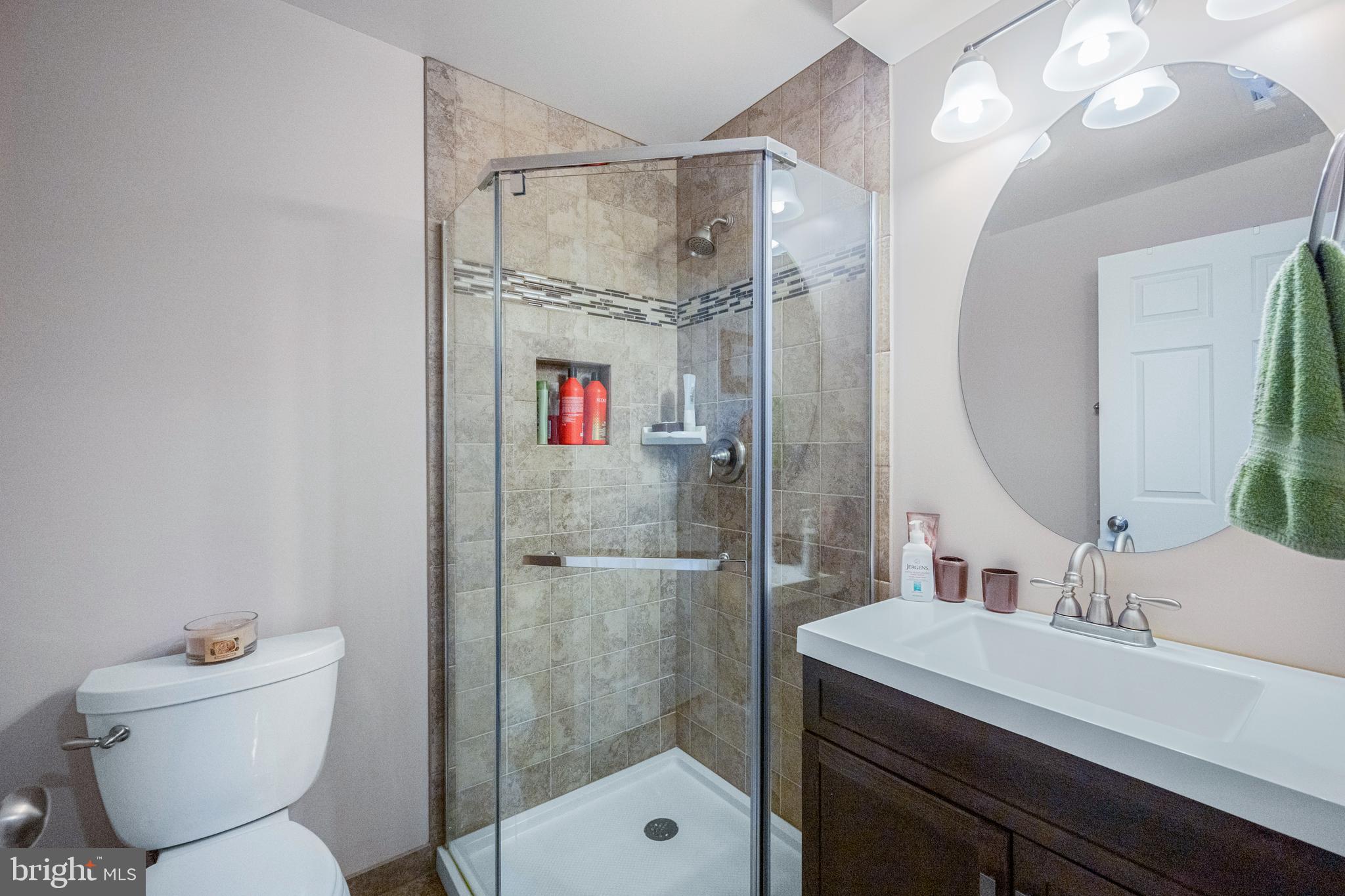 804 Mericrest Way Odenton, MD 21113 - Photo 16 of 34 First level full bath.