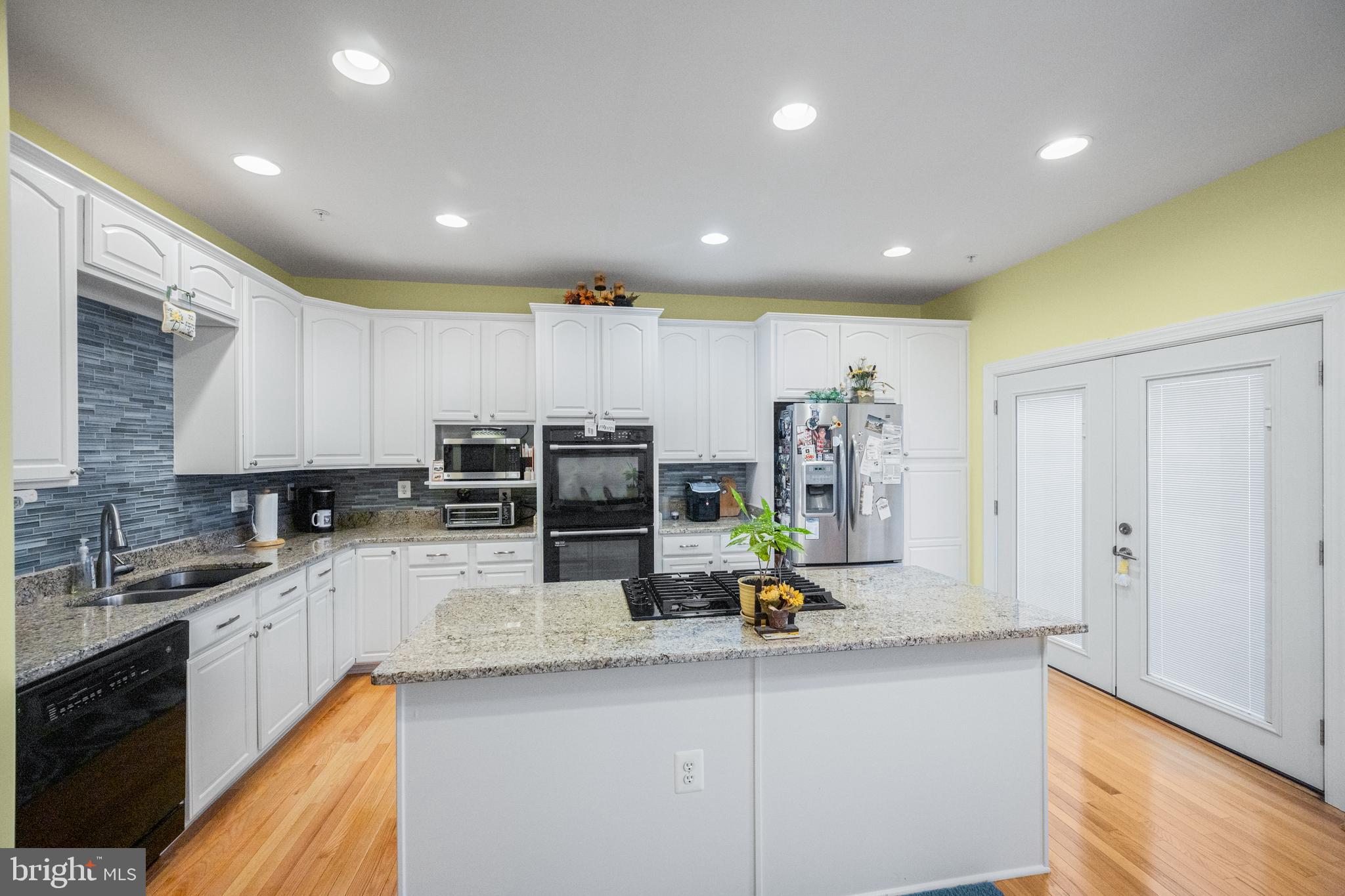 804 Mericrest Way Odenton, MD 21113 - Photo 2 of 34 Spacious eat in kitchen with tons of natural light