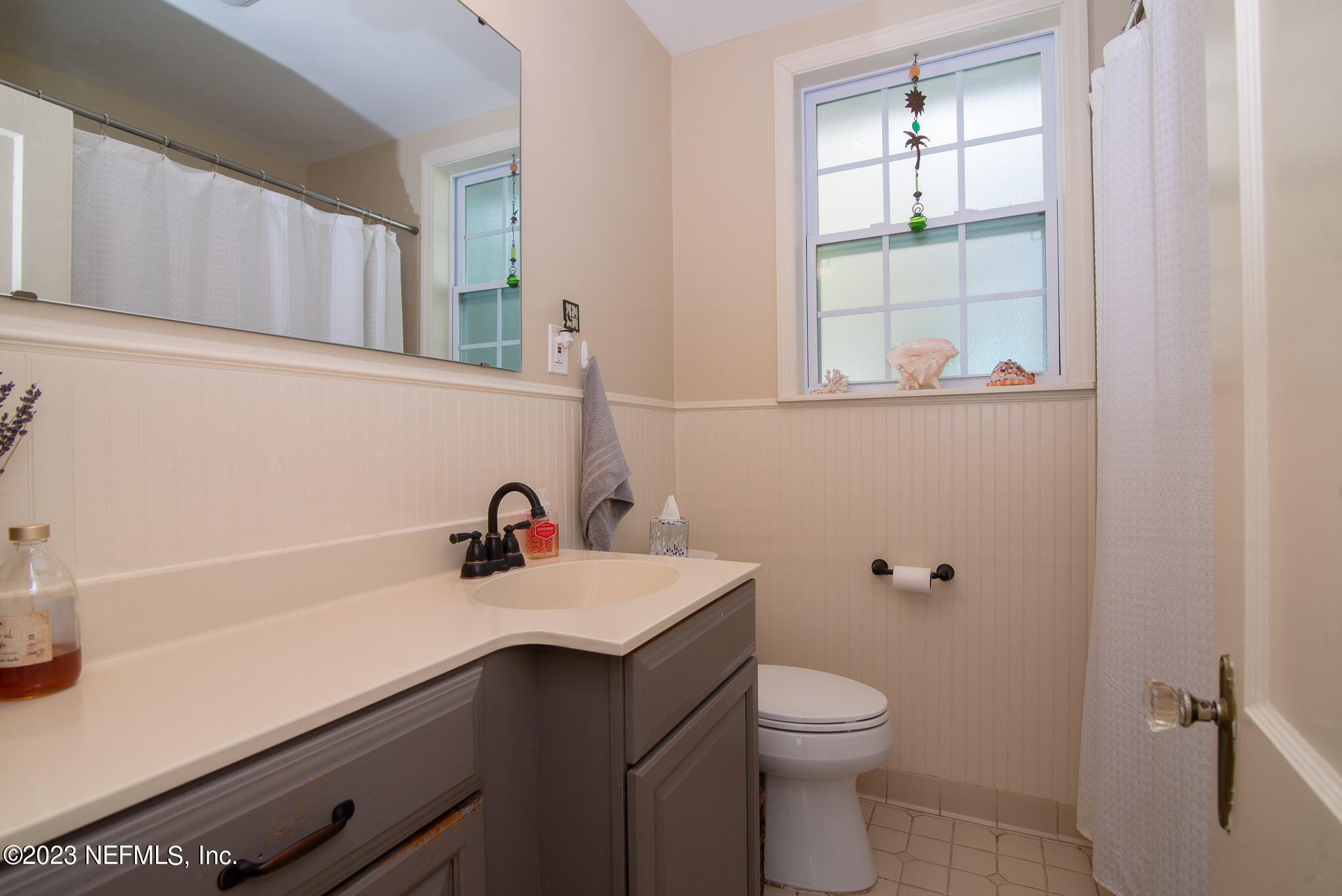 1007 South Shores Road Jacksonville, FL 32207 - Photo 13 of 14 Bathroom