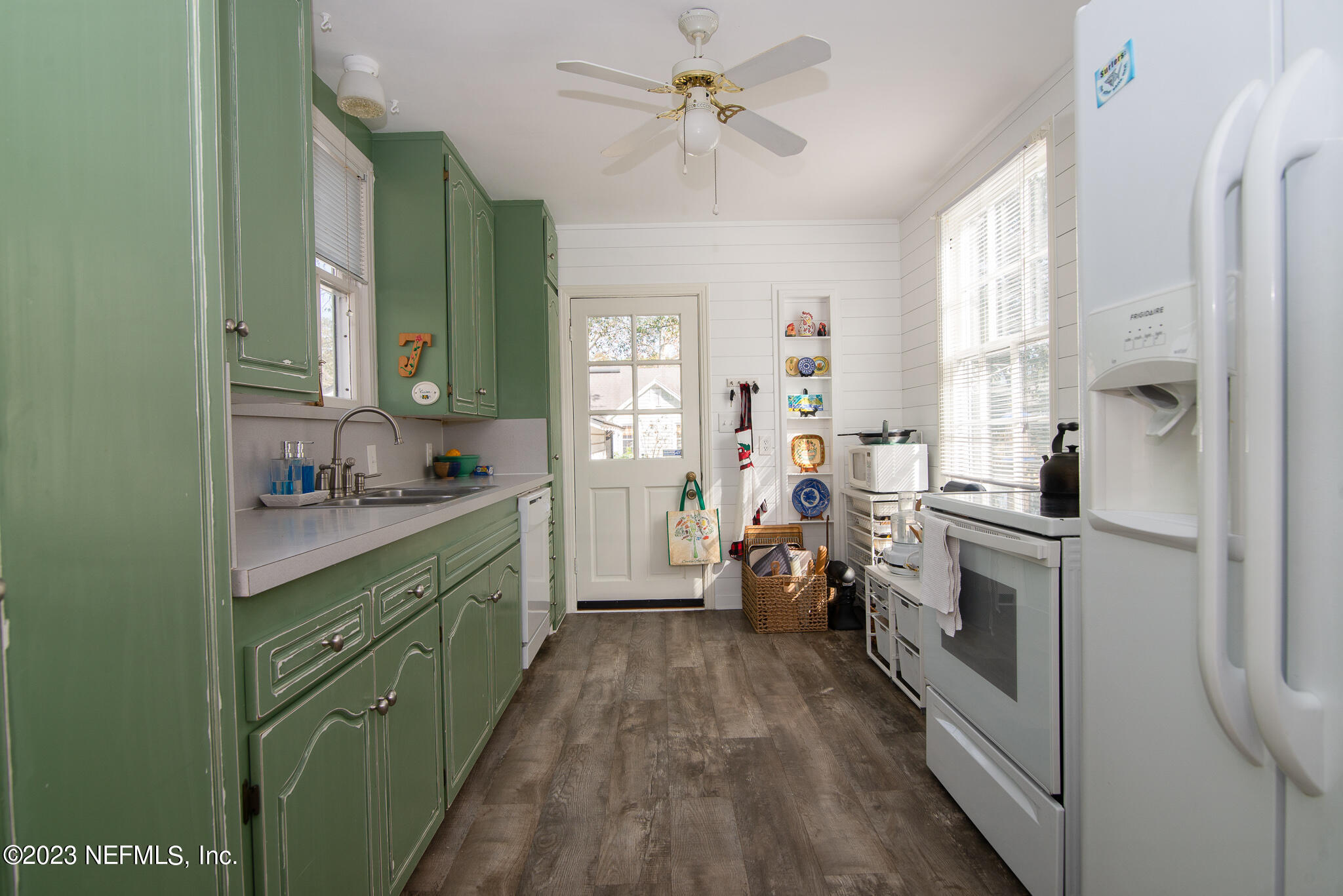 1007 South Shores Road Jacksonville, FL 32207 - Photo 8 of 14 Updated kitchen