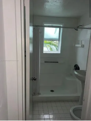 $1,800 | 1555 Pennsylvania Avenue, Unit 105, Miami Beach, FL 33139