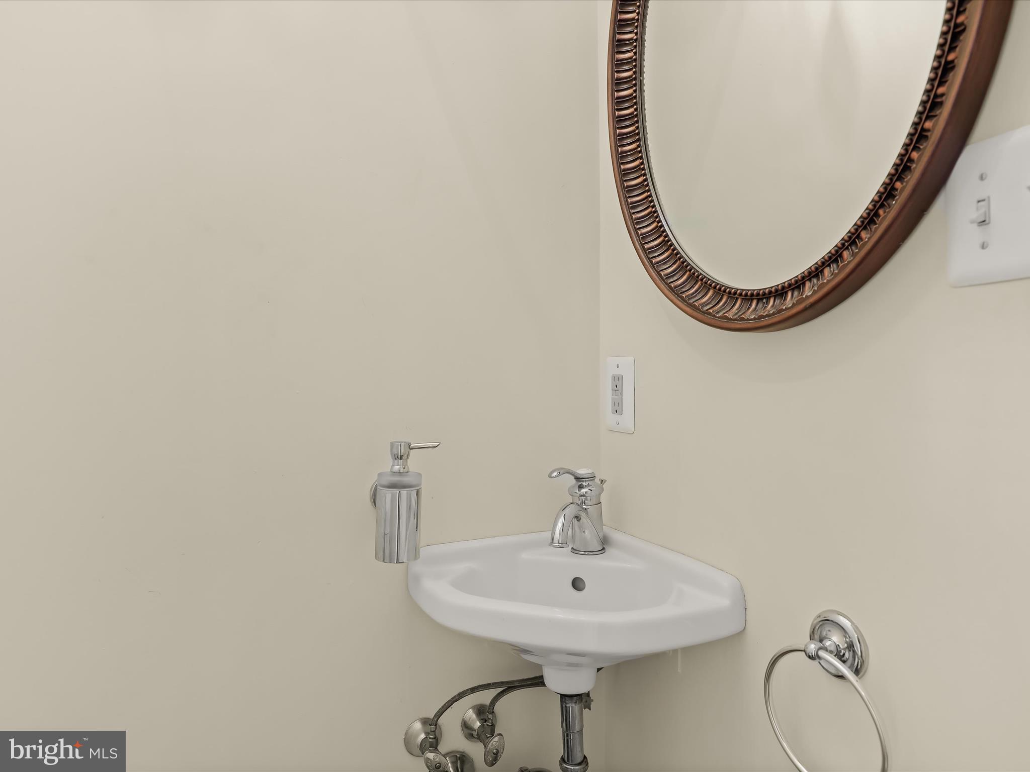 427 South Eden Street Baltimore, MD 21231 - Photo 21 of 66 Powder Room