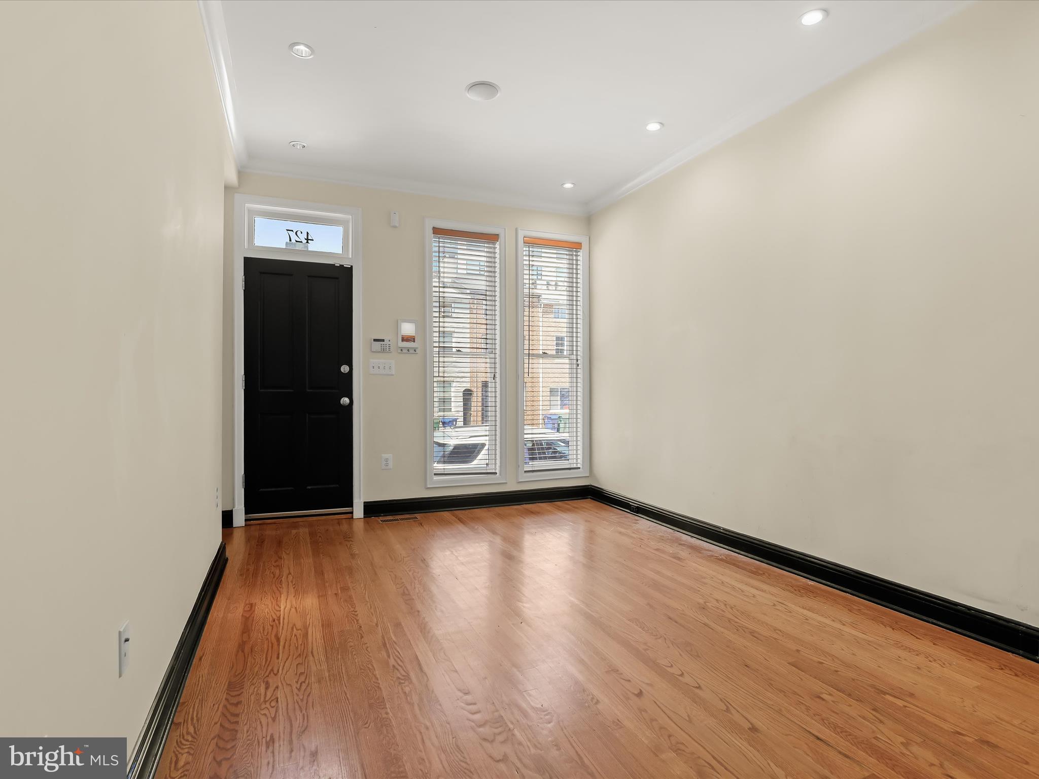 427 South Eden Street Baltimore, MD 21231 - Photo 4 of 66 Living Room