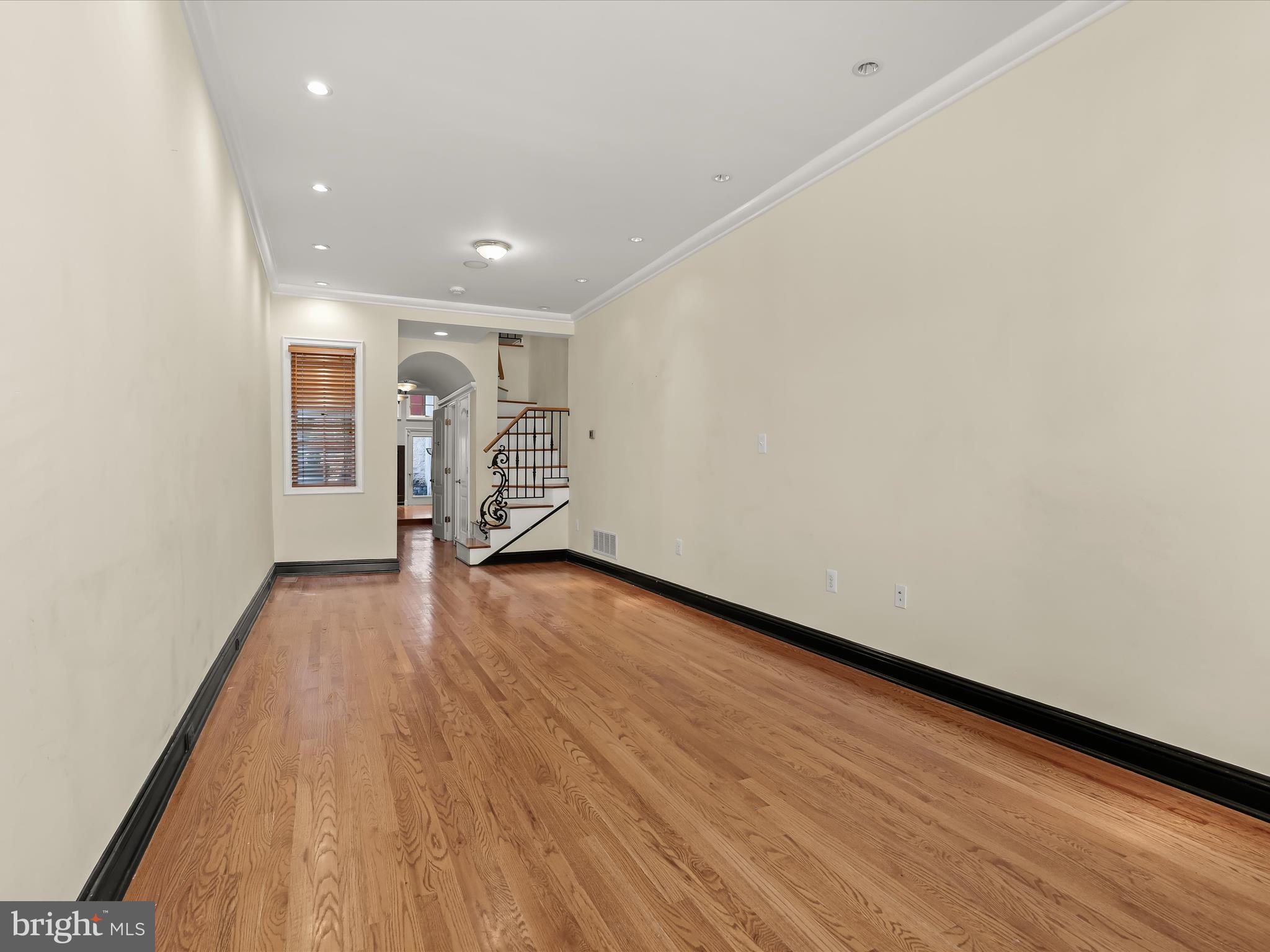 427 South Eden Street Baltimore, MD 21231 - Photo 6 of 66 Living Room