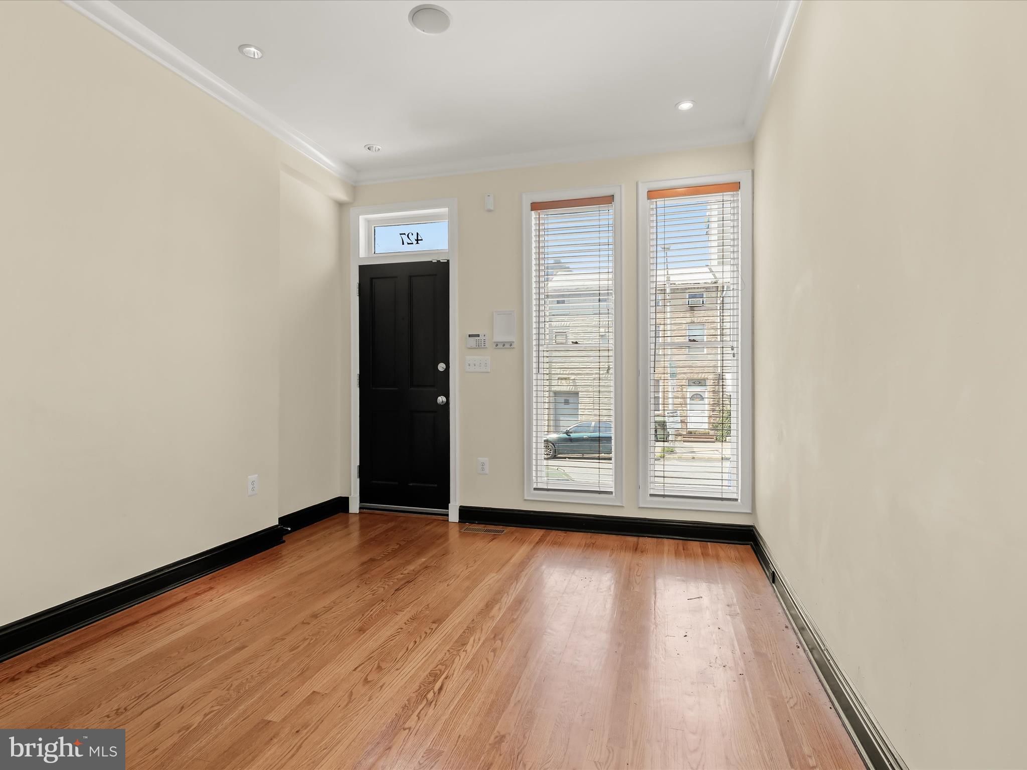 427 South Eden Street Baltimore, MD 21231 - Photo 7 of 66 Living Room