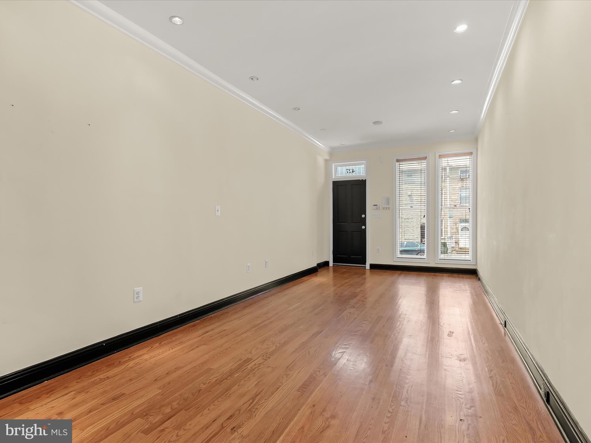 427 South Eden Street Baltimore, MD 21231 - Photo 8 of 66 Living Room