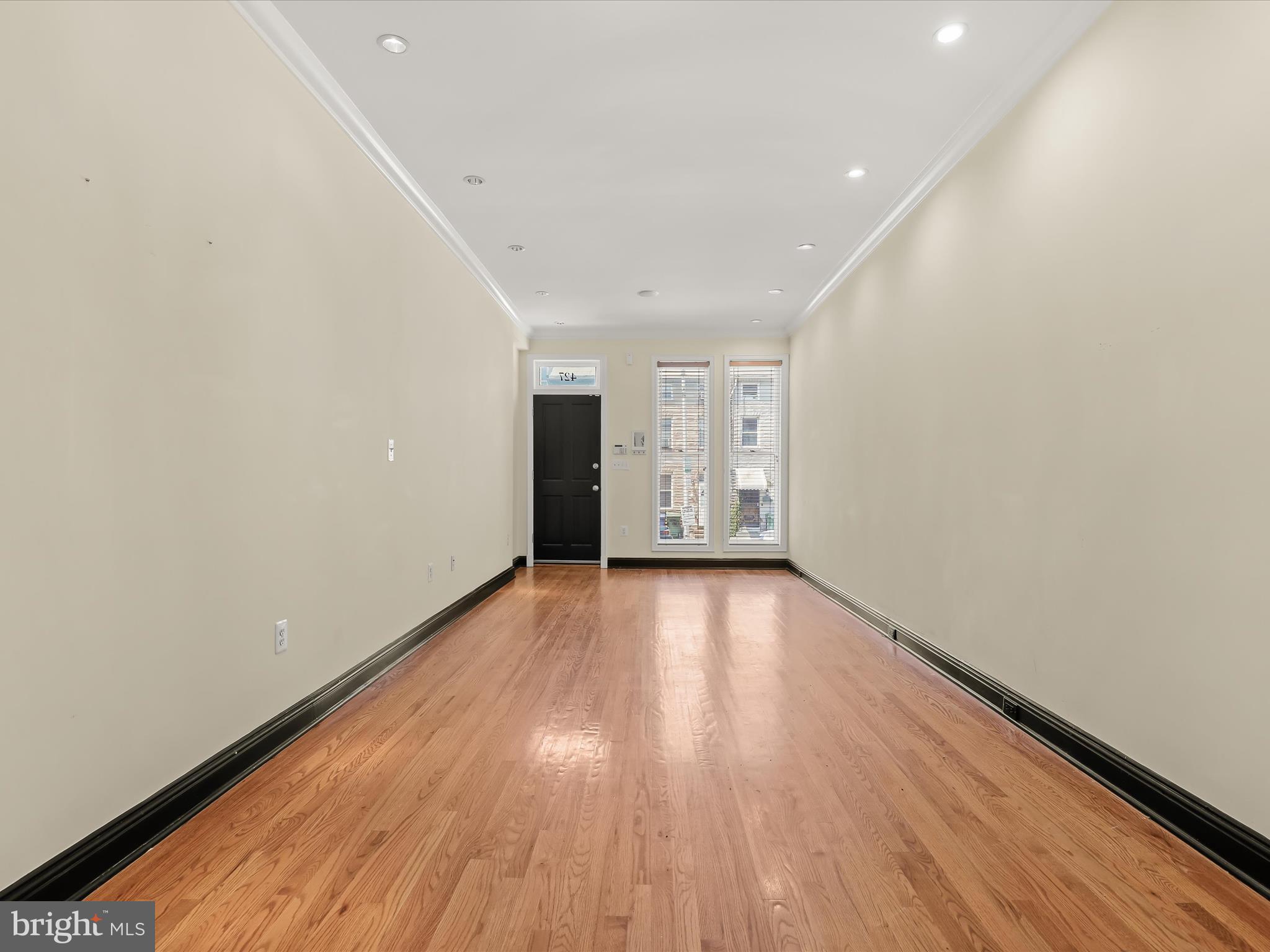 427 South Eden Street Baltimore, MD 21231 - Photo 9 of 66 Living Room