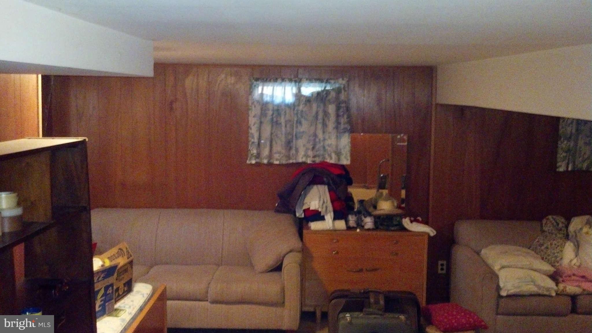 802 Caddington Avenue Silver Spring, MD 20901 - Photo 4 of 9 Interior (General)