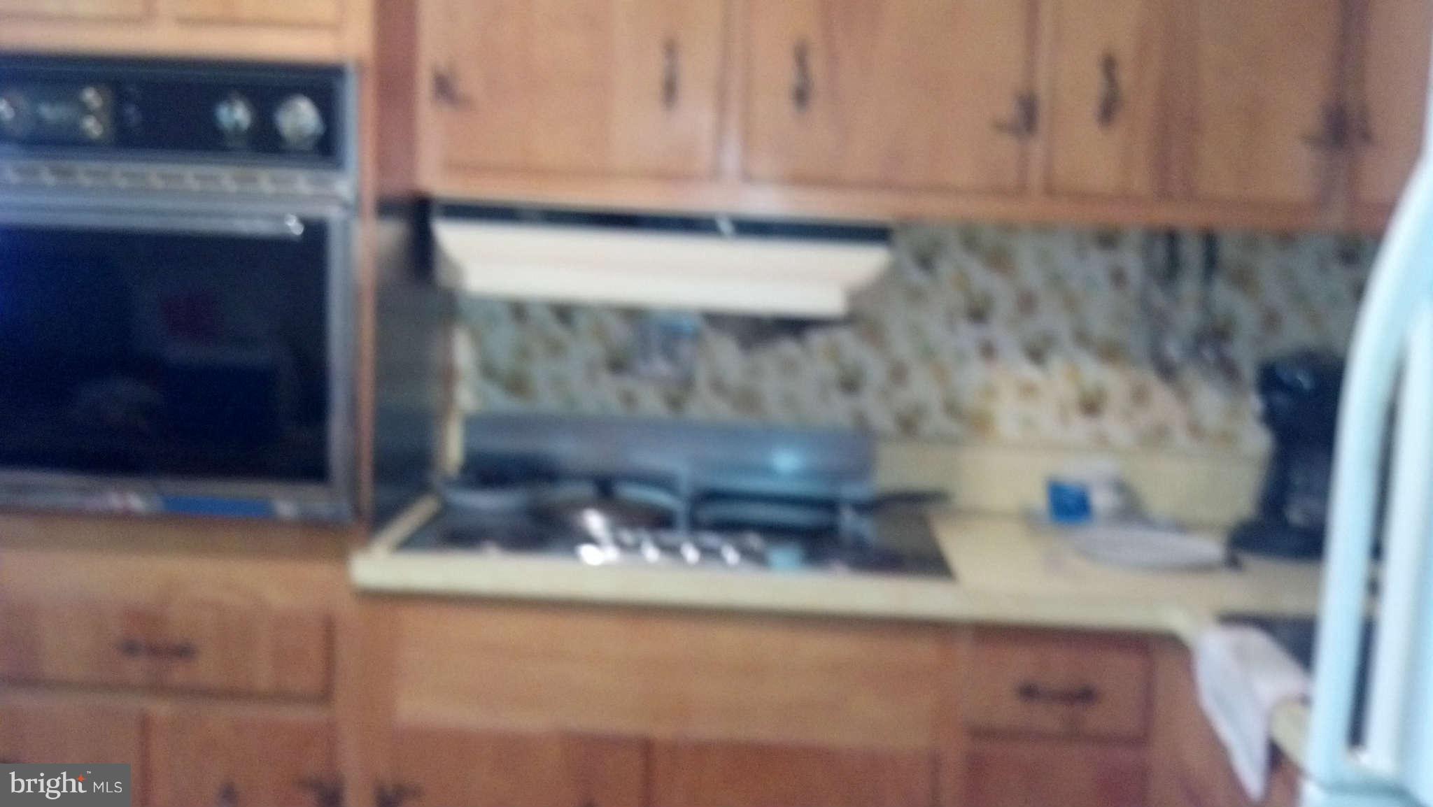 802 Caddington Avenue Silver Spring, MD 20901 - Photo 7 of 9 Kitchen