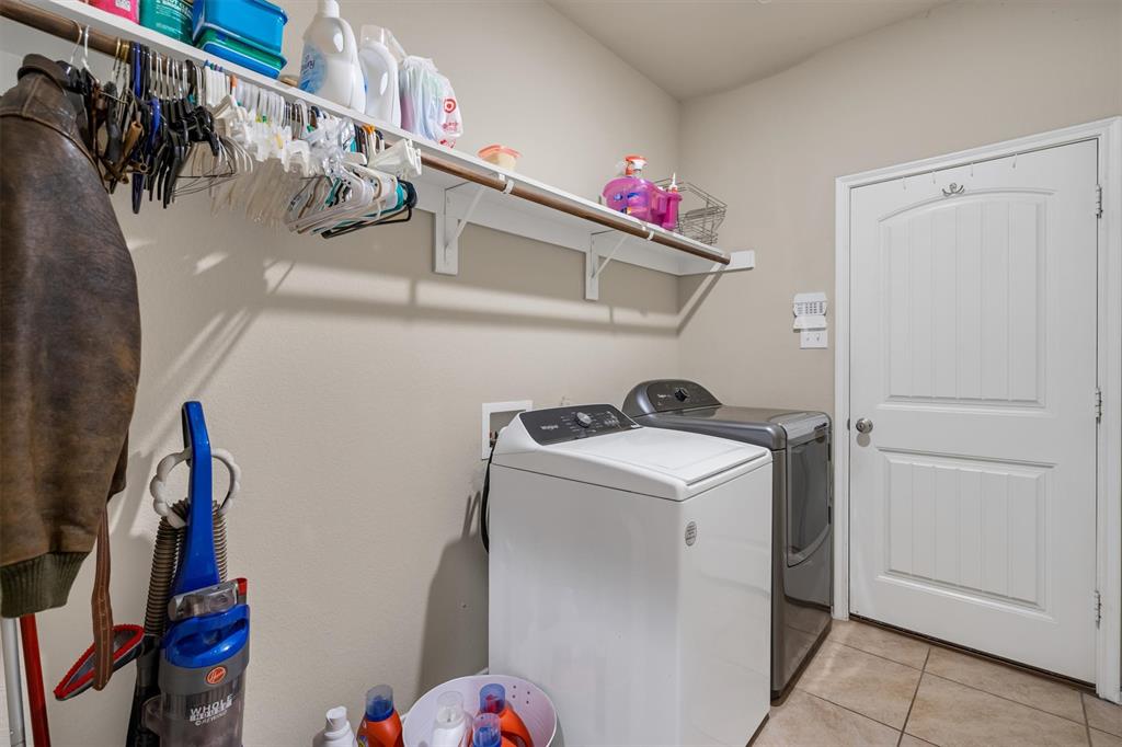 520 Rustic Oak Lane McKinney, TX 75072 - Photo 32 of 37 a utility room with dryer and washer