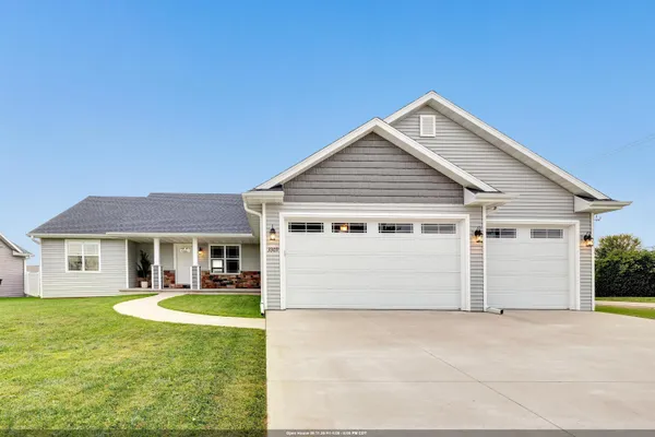 $569,900 | 3309 East Aquamarine Avenue, Appleton, WI 54913