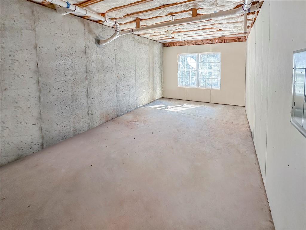 142 Liberty Trace Milner, GA 30257 - Photo 29 of 33 a view of a big room with windows