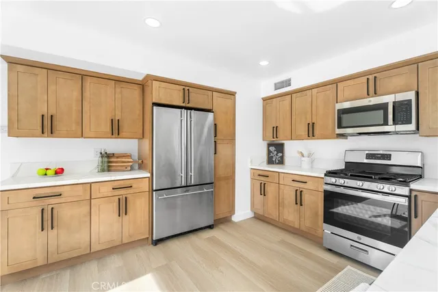 $1,349,999 | 17172 Berlin Lane, Huntington Beach, CA 92649