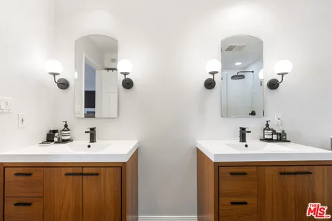 $898,000 | 14560 Benefit Street, Unit 206, Sherman Oaks, CA 91403