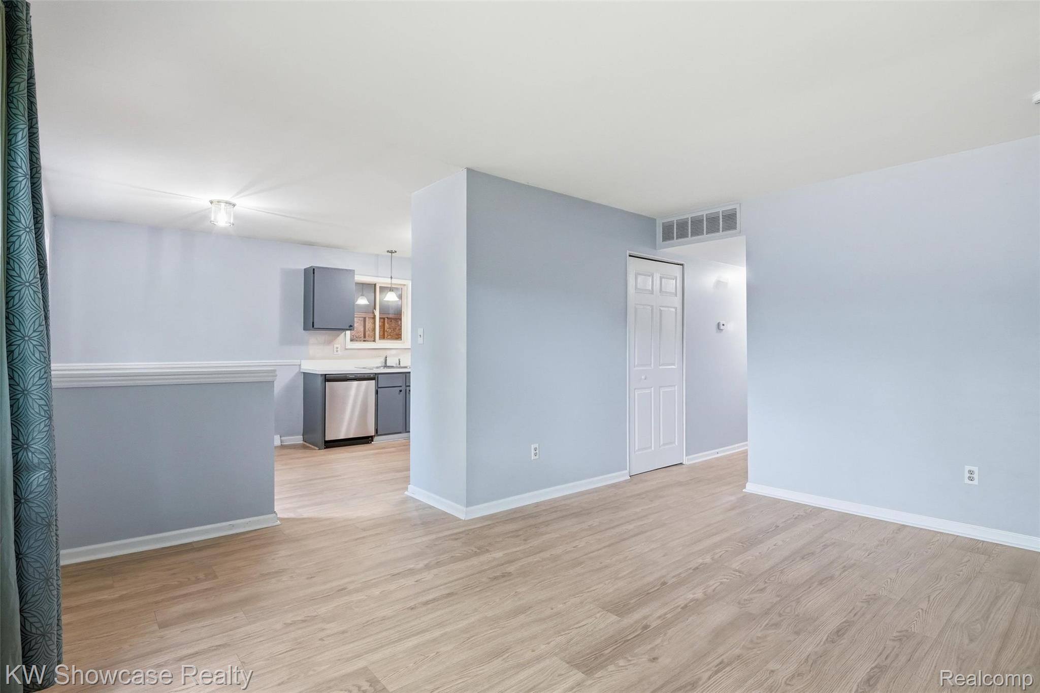 801 Farnsworth Road White Lake, MI 48386 - Photo 8 of 30 08-DSC02239.jpg