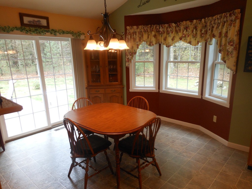 109 Glendale Road Northampton, MA 01062 - Photo 5 of 29 Gallery Image 5