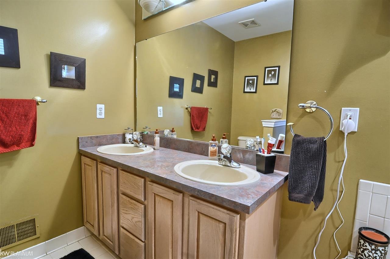 29068 Merrimade Lane Chesterfield, MI 48047 - Photo 13 of 25