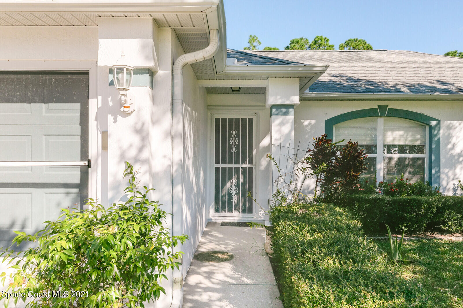 773 Furth Road Northwest Palm Bay, FL 32907 - Photo 3 of 29 a view of a house with potted plants