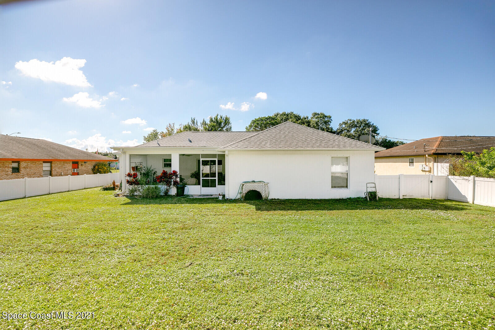 773 Furth Road Northwest Palm Bay, FL 32907 - Photo 25 of 29 a front view of a house with a garden and yard