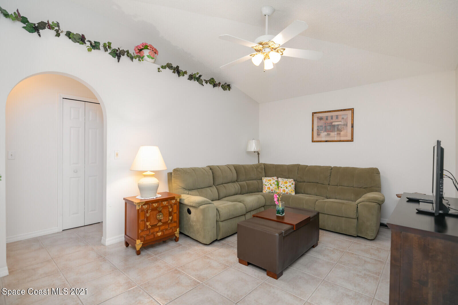 773 Furth Road Northwest Palm Bay, FL 32907 - Photo 4 of 29 a living room with furniture flowerpot and a chandelier