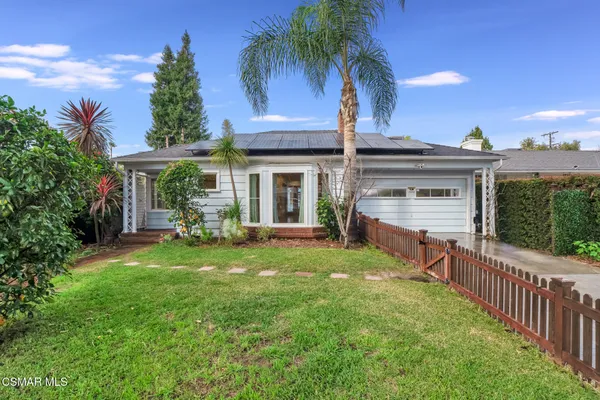 a view of a house with backyard and porch