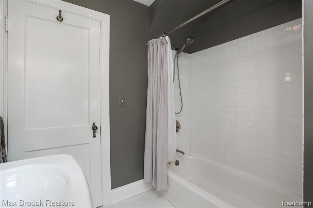 11 Sylvan Avenue Pleasant Ridge, MI 48069 - Photo 29 of 51 Gallery Image 29