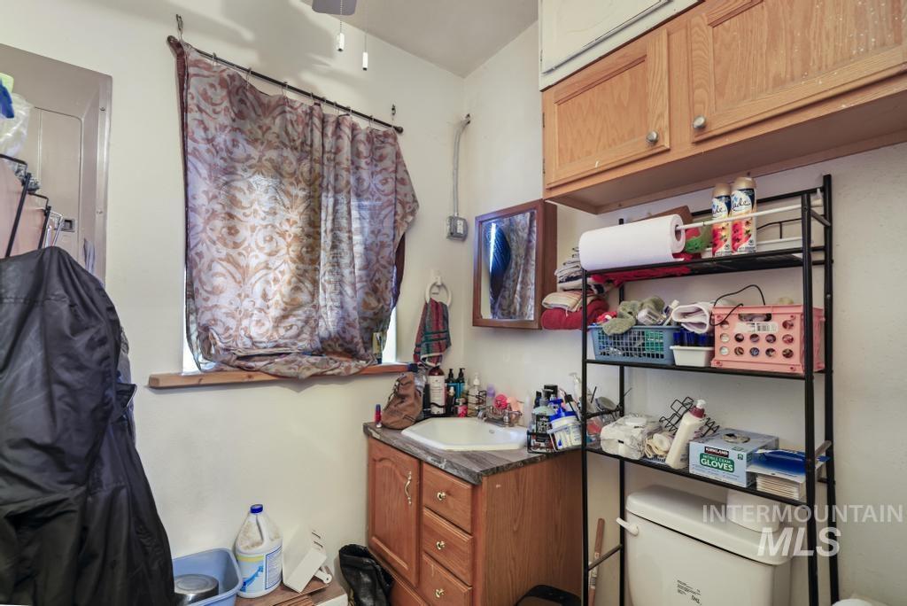 315 Wilson Street Eden, ID 83325 - Photo 19 of 30 Bathroom with vanity and ceiling fan