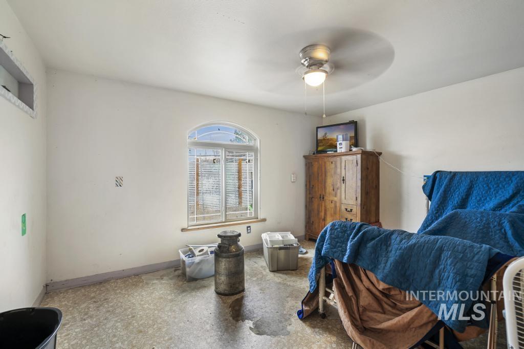 315 Wilson Street Eden, ID 83325 - Photo 20 of 30 Sitting room with baseboards and a ceiling fan