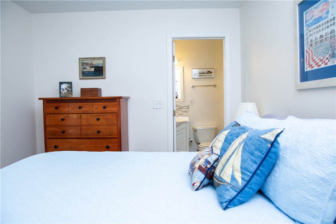206 Hunters Trail Walhalla, SC 29691 - Photo 28 of 46 Bedroom with full bath