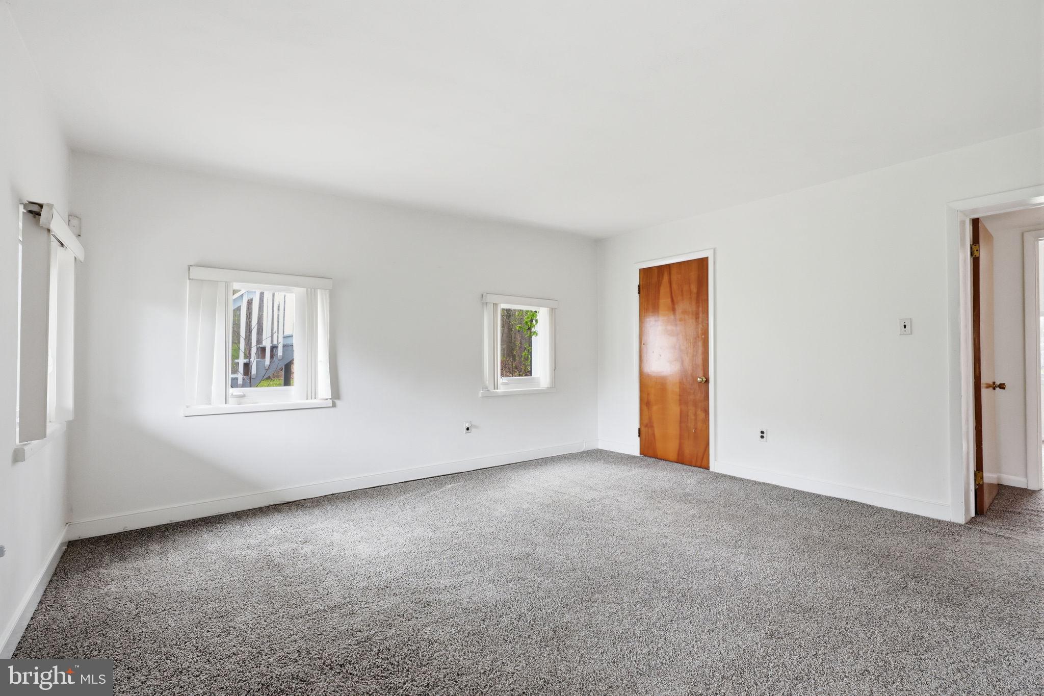 25 Diverty Road Pennington, NJ 08534 - Photo 11 of 37 Bright and airy blank canvas space.