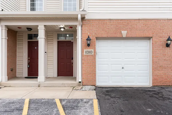 $292,000 | 10200 Mulberry Lane, Unit D, Bridgeview, IL 60455