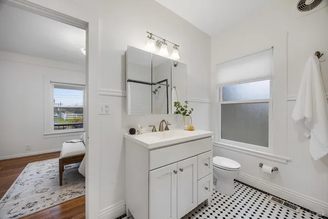 $1,180,000 | 1100 Lohrman Lane, Petaluma, CA 94952