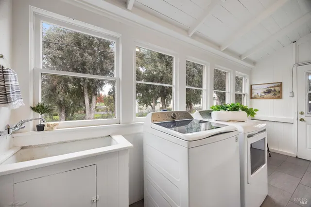 $1,180,000 | 1100 Lohrman Lane, Petaluma, CA 94952