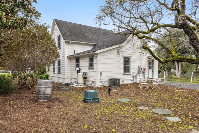 $1,180,000 | 1100 Lohrman Lane, Petaluma, CA 94952