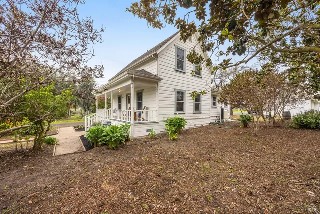 $1,180,000 | 1100 Lohrman Lane, Petaluma, CA 94952