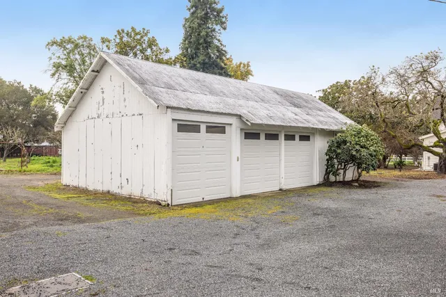 $1,180,000 | 1100 Lohrman Lane, Petaluma, CA 94952