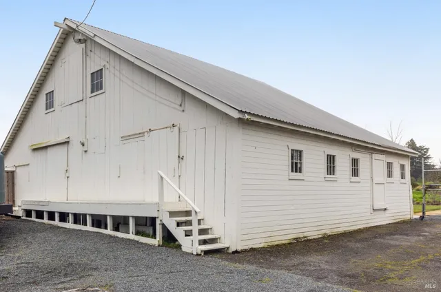 $1,180,000 | 1100 Lohrman Lane, Petaluma, CA 94952