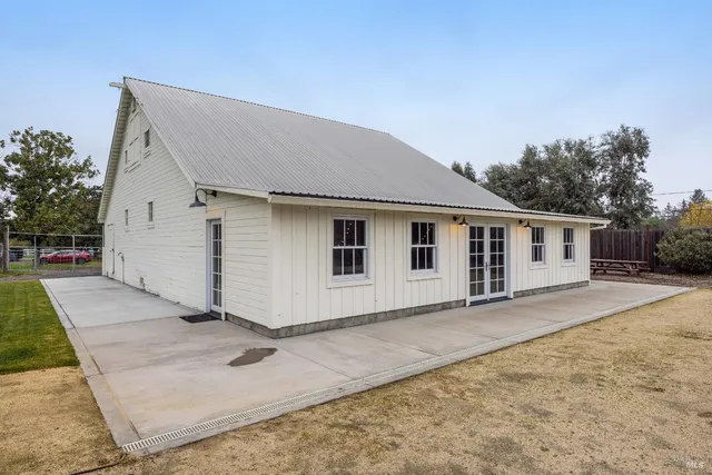$1,180,000 | 1100 Lohrman Lane, Petaluma, CA 94952