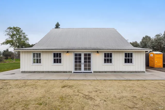 $1,180,000 | 1100 Lohrman Lane, Petaluma, CA 94952