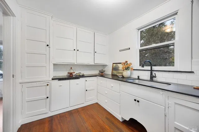 $1,180,000 | 1100 Lohrman Lane, Petaluma, CA 94952