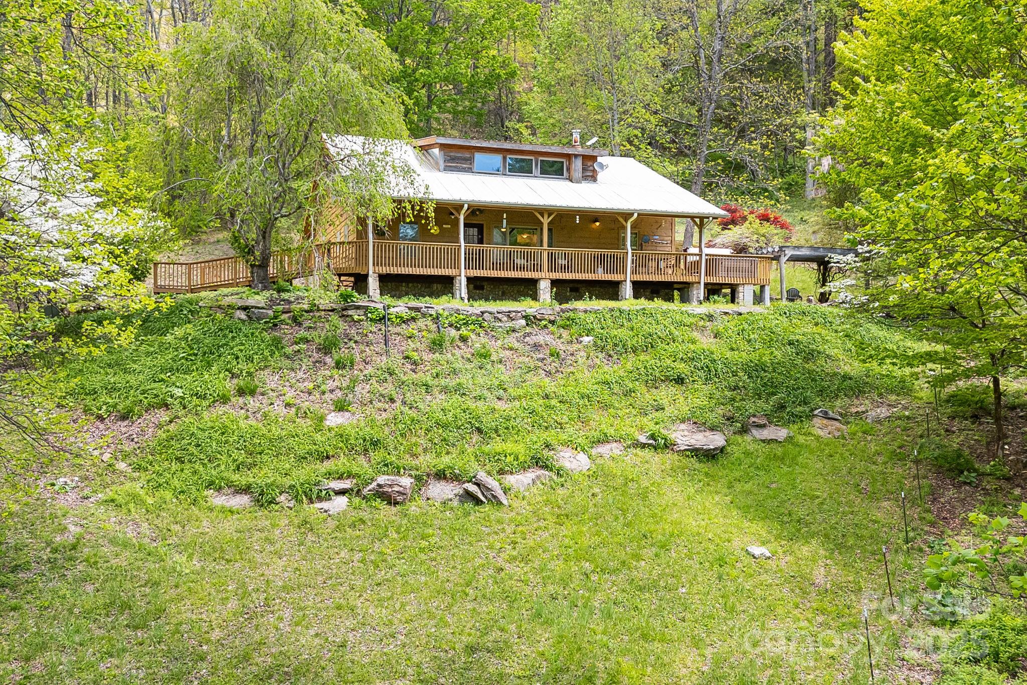620 Mason Branch Road Bryson City, NC 28713 - Photo 2 of 43 a front view of a house with a yard
