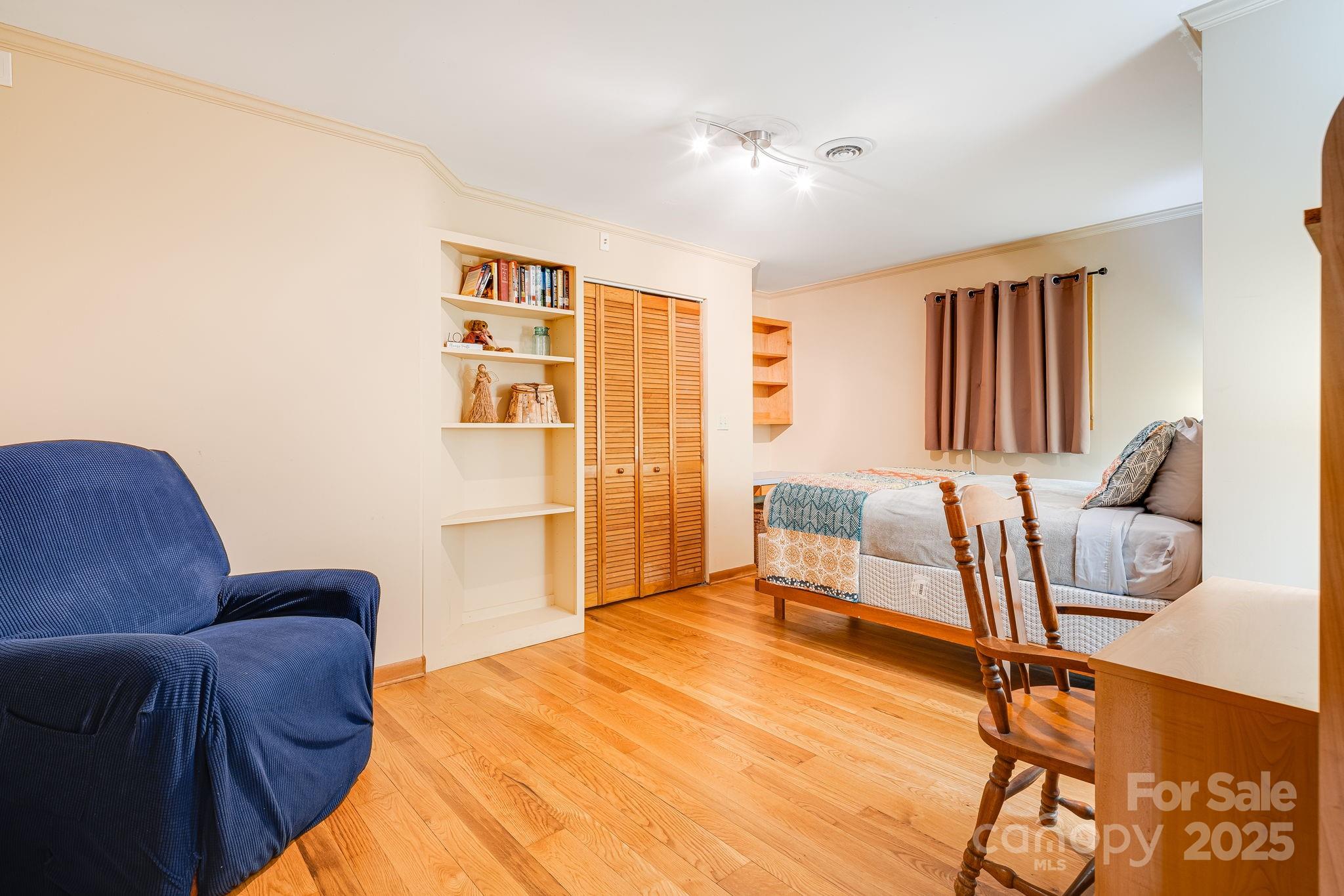 620 Mason Branch Road Bryson City, NC 28713 - Photo 21 of 43 a bedroom with furniture and a lamp