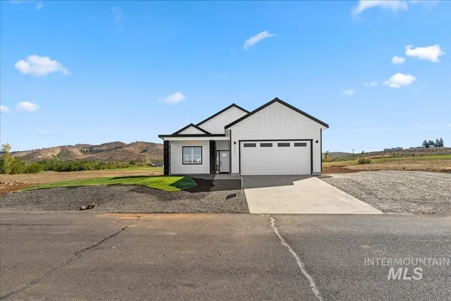 $489,999 | 2292 Golf Lane, Council, ID 83612