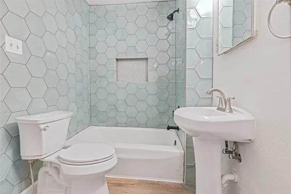 $3,250 | 1101 West Mary Street, Austin, TX 78704
